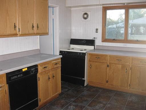 4th image of 22125 Central Park Ave