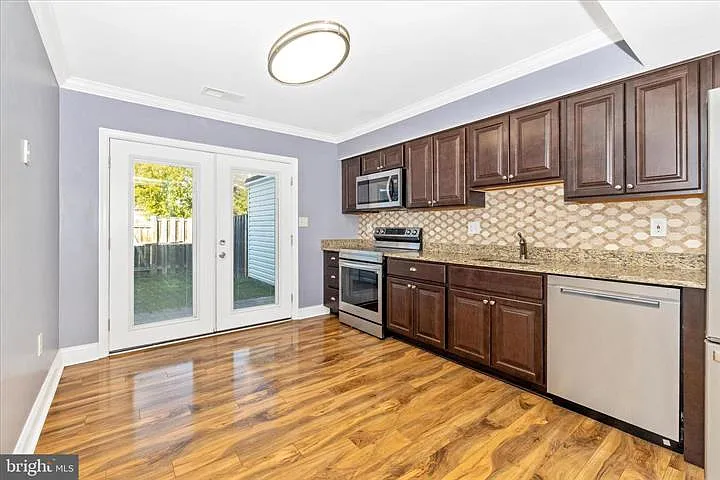 557 Lancaster Pl — Photo 10