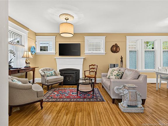 3rd image of 262 Highfield St