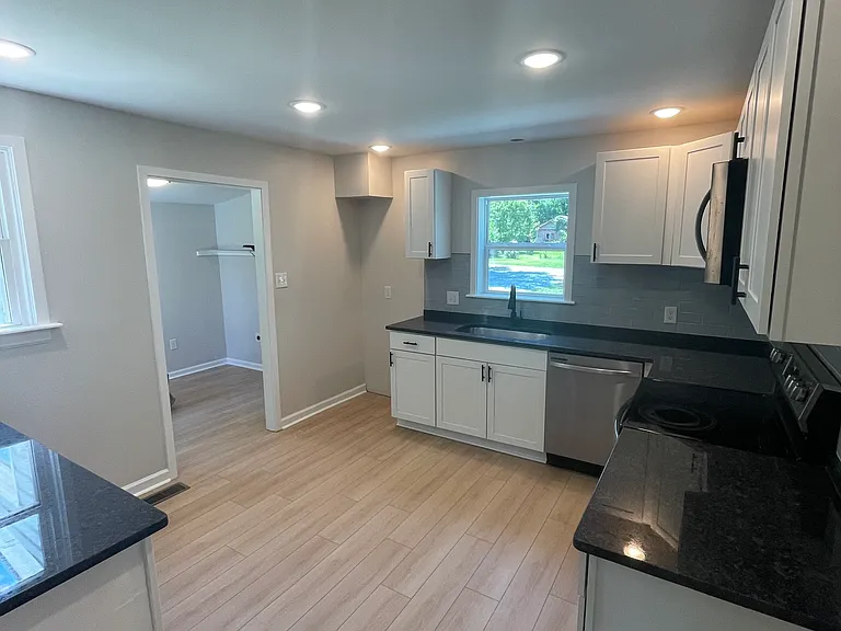5800 Brighton Rd — Photo 9