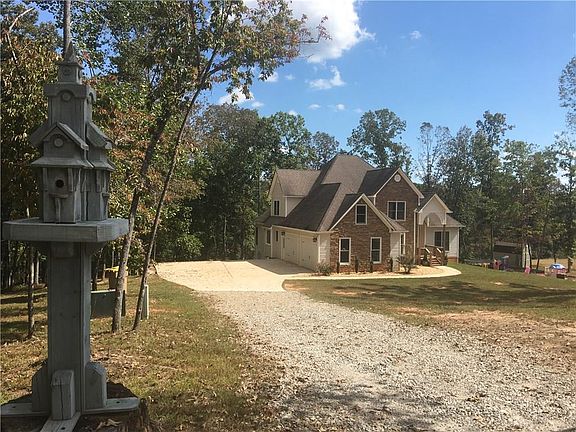 3rd image of 103 Rainmore Dr