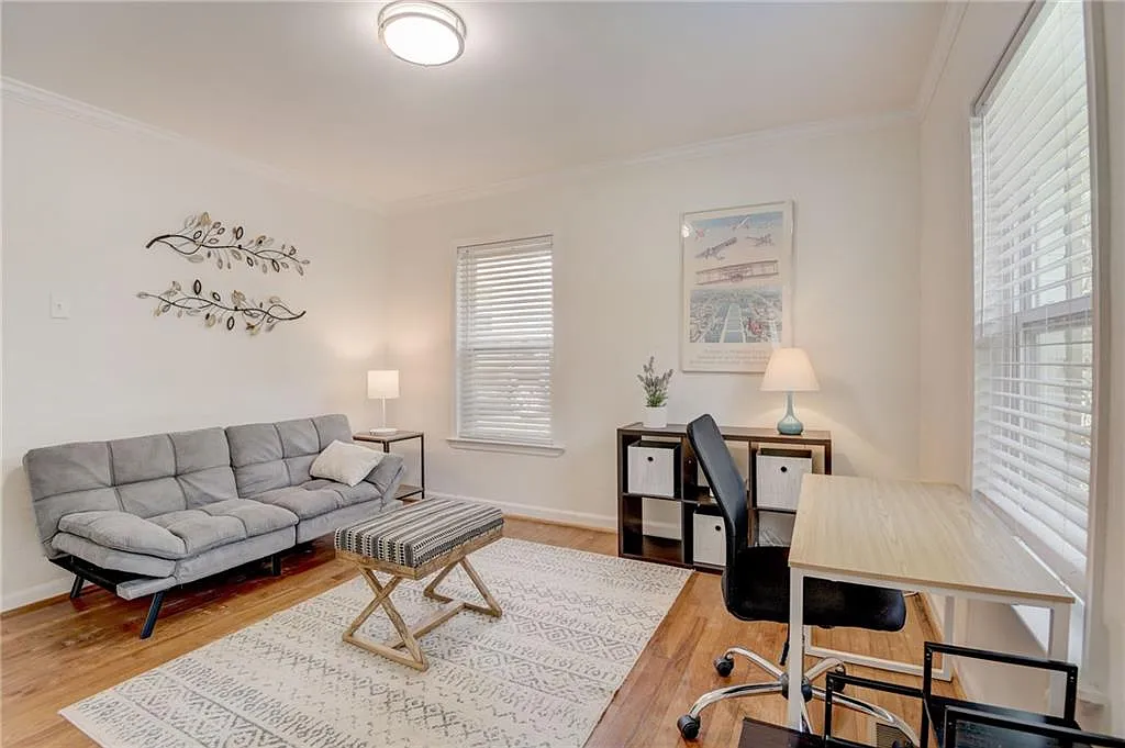 3 bed, 1069 sqft, $1,900 — Photo 3