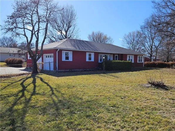 509 E 10th St, Holden, MO 64040