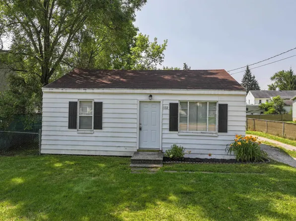 1132 Wisner St, Mount Morris, MI 48458