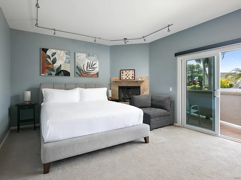 3701 Riviera Dr #11 — Photo 17