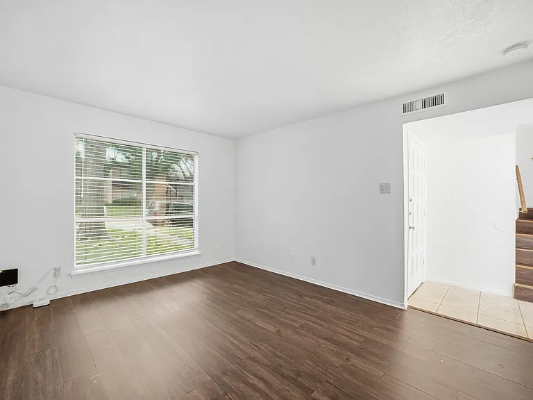 334 Valley Park Dr — Photo 6