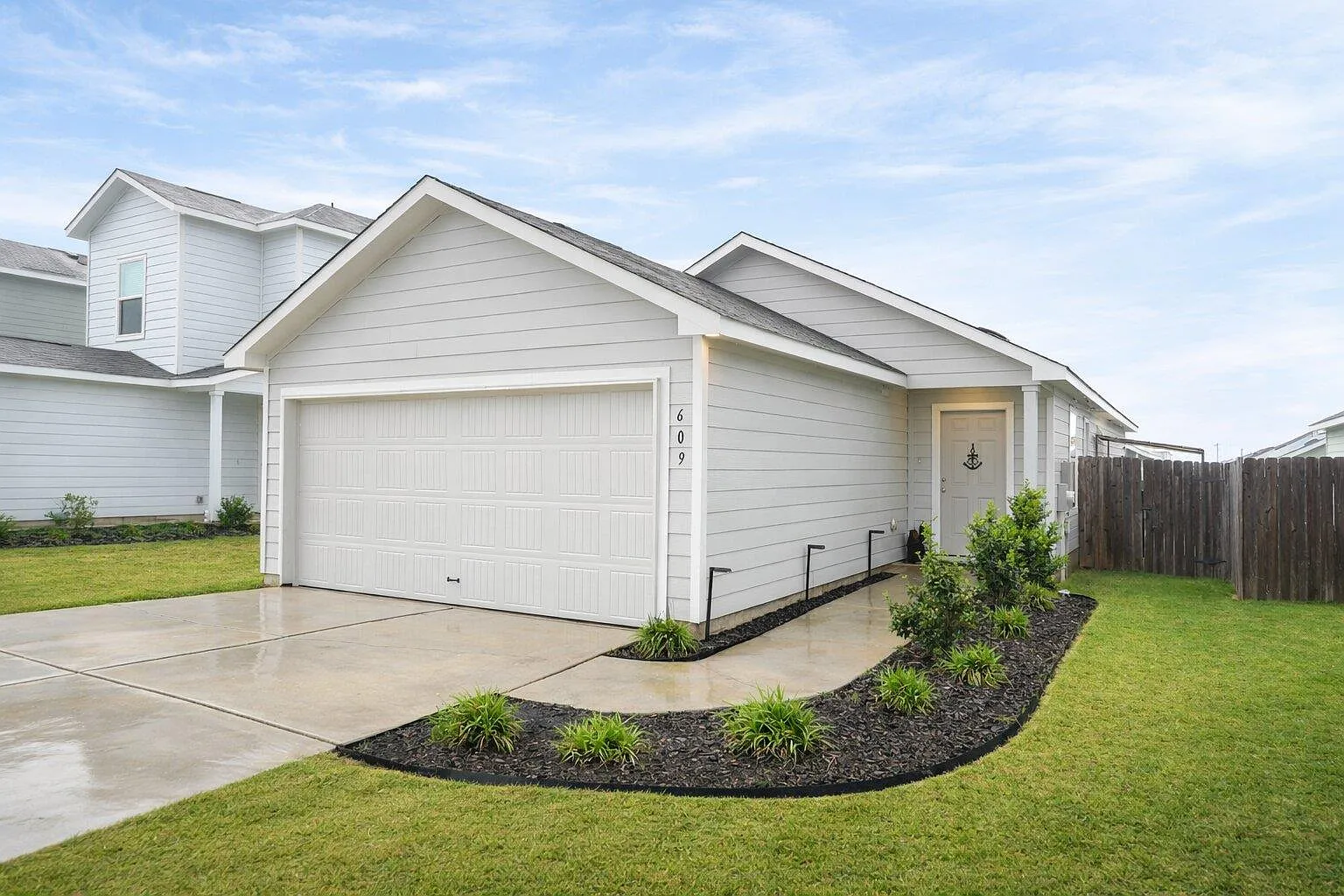 3 bed, 2.0 bath, 1300 sqft, $1,775 — Photo 1