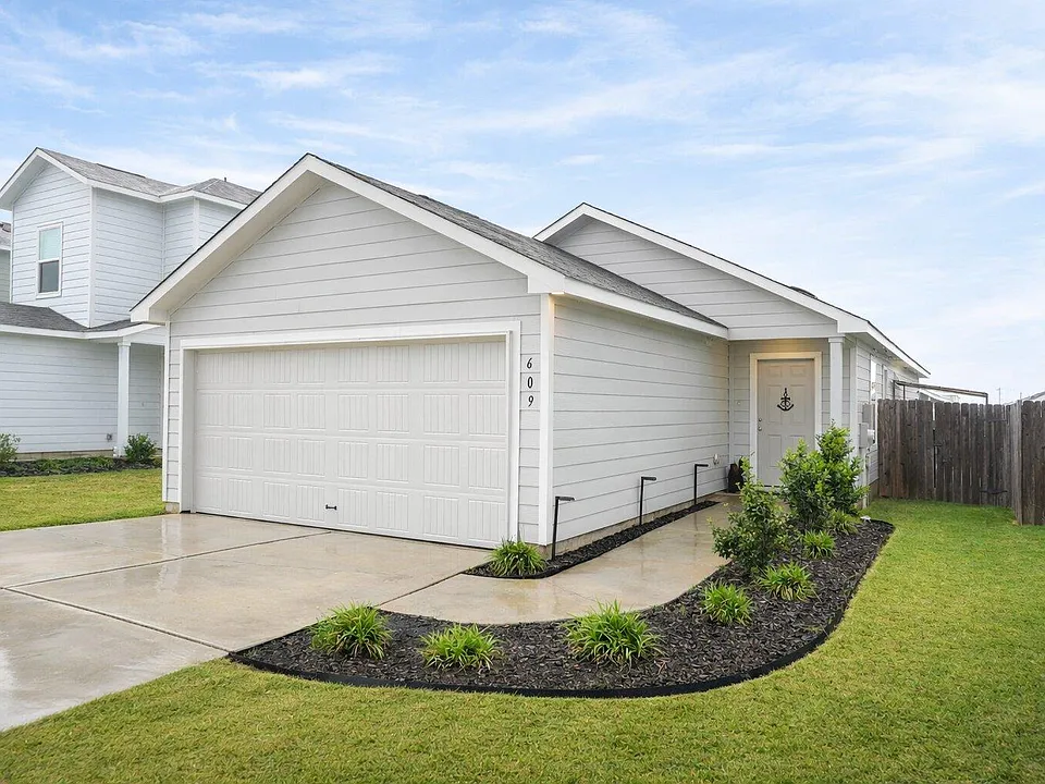 609 Marty Allen Loop