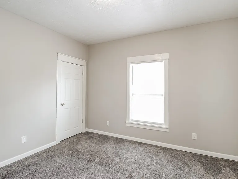 388878_024_bedroom_13068328.jpg