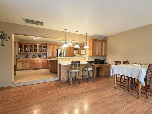 4th image of 124 Aspen Dr