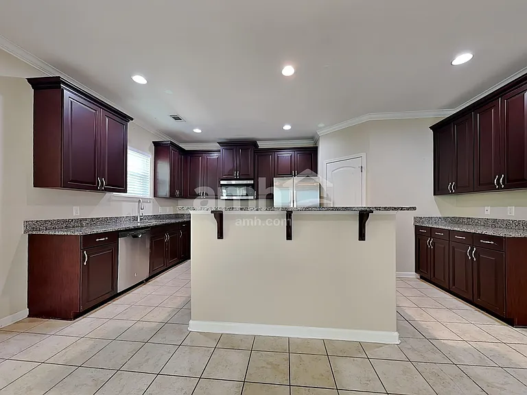 160 Grayson Ave — Photo 3