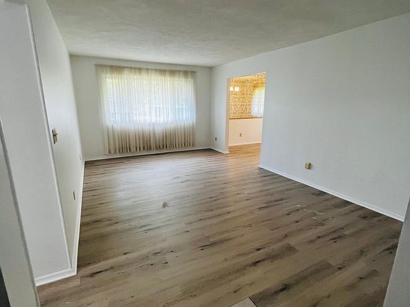 2nd image of 1363 Robinson Dr