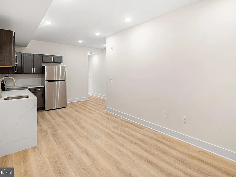 5217 Warren St #1/2-3 — Photo 2