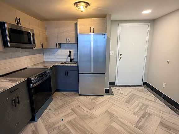 3rd image of 275 Chapel St #C-l