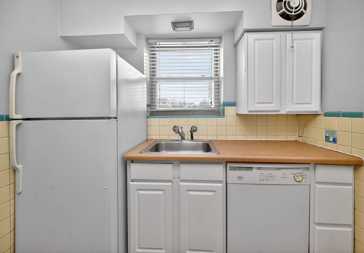 2802 Digby Ave — Photo 2