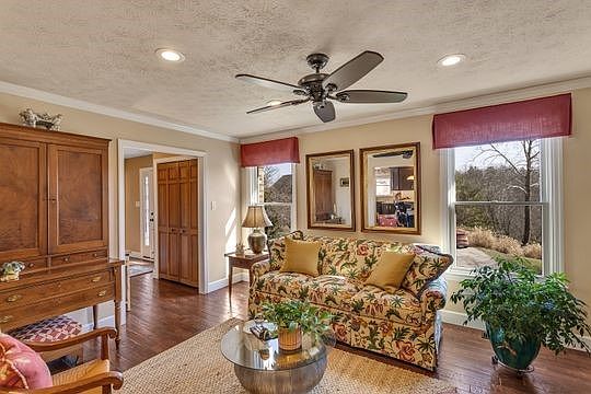 5th image of 505 Clair Dr
