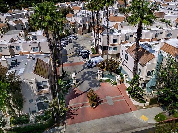 2nd image of 5455 Sylmar Ave APT 201
