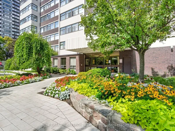 100 Antibes Dr #2706, Toronto, ON M2R 3N1