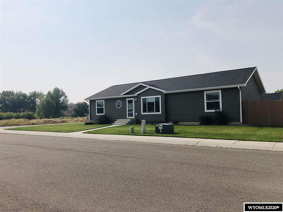 1st image of 225 Riverwood Dr