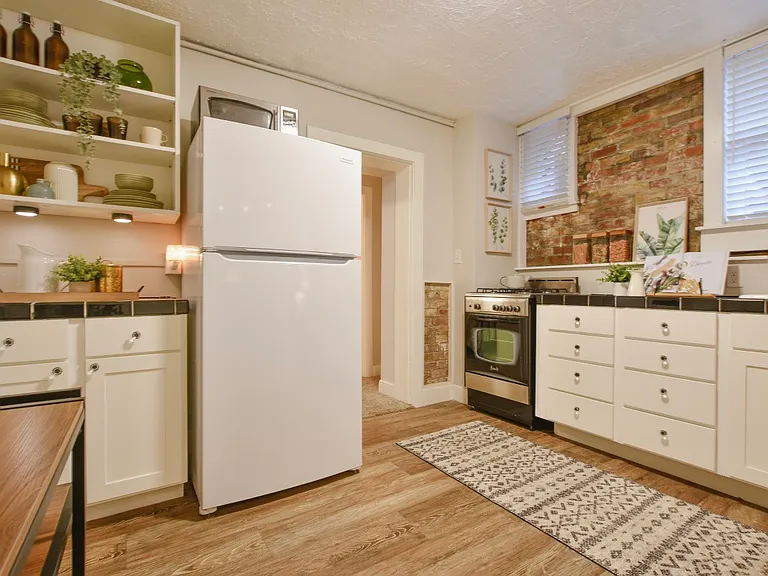 86 N B St #24 — Photo 4