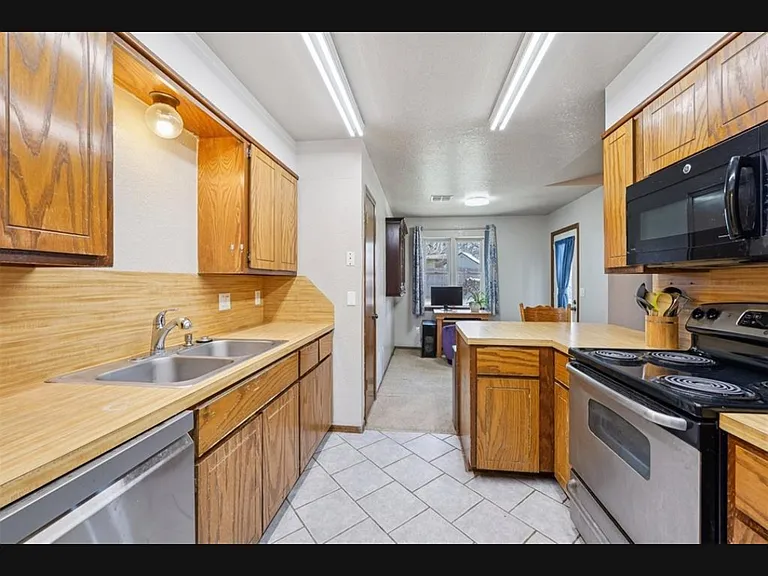 813 Ash Ct — Photo 21