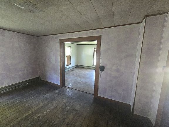 3rd image of 109 N Roads St