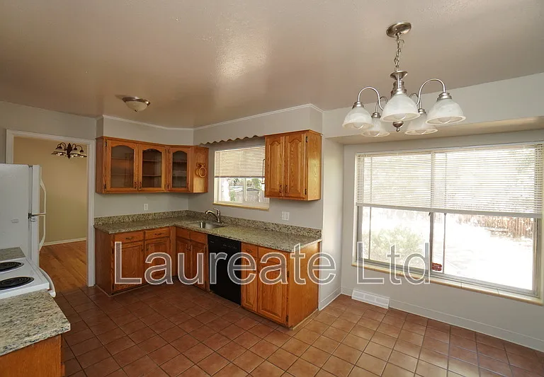 1853 S Oakland St — Photo 7