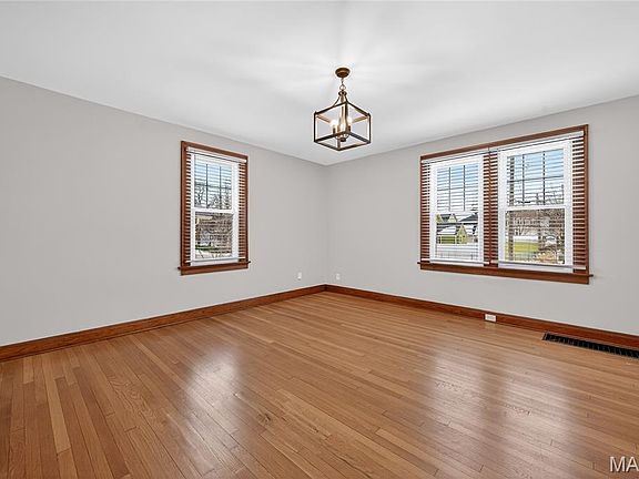 4th image of 221 N Benton Ave