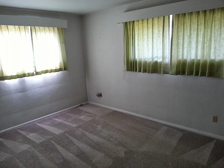 2125 Tyler St — Photo 12