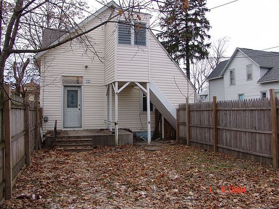 House have a big back yard, fenced