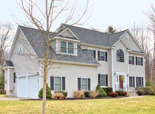 13 Riverfront Dr, Amesbury, MA 01913