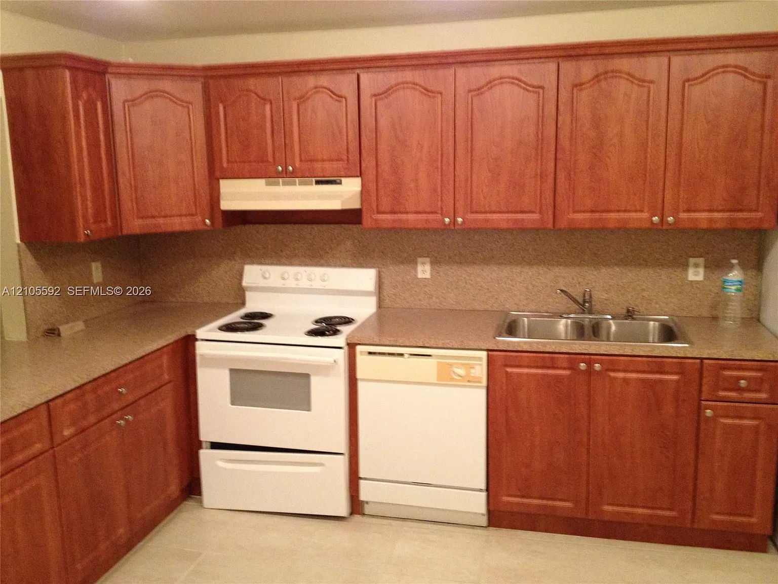 Broward Gardens — Photo 3
