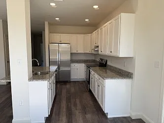 Flying Hills Apartments — Photo 44