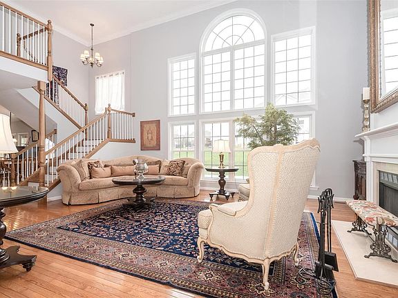 3rd image of 326 Greycliff Bluff Dr