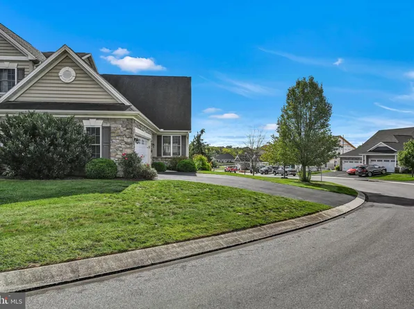 173 Copperstone Ct, Millersville, PA 17551