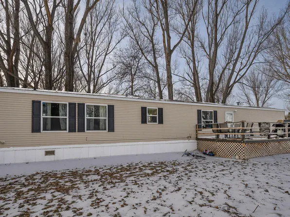 505 Yorkshire Ln, Bismarck, ND 58504