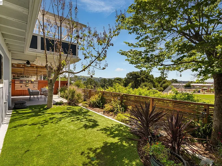 5265 Winifred Dr — Photo 31