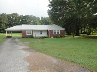 686 W Main St, Henderson, TN 38340