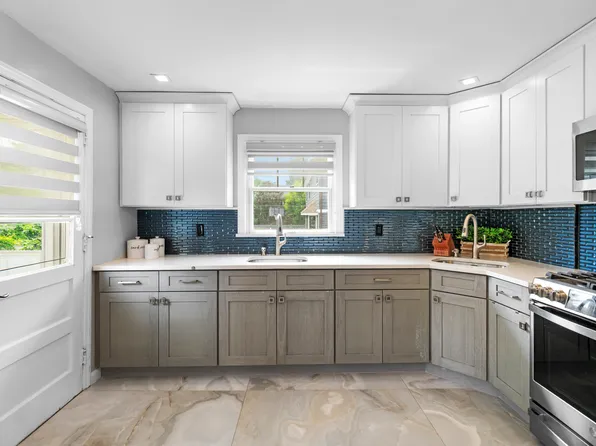 204 Demorest Ave, Staten Island, NY 10314