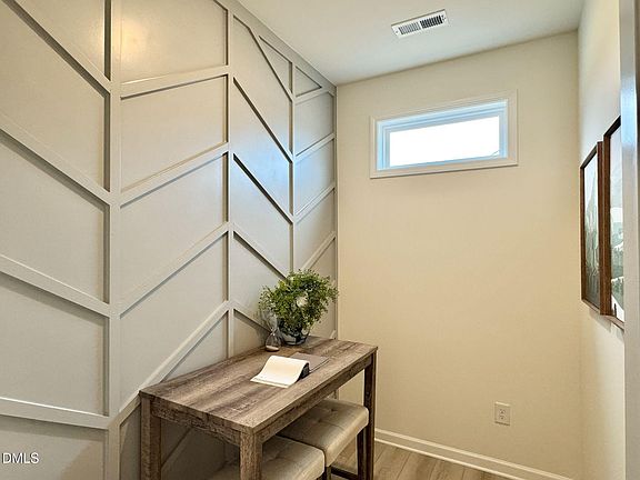 4th image of 303 Pecan Valley Way