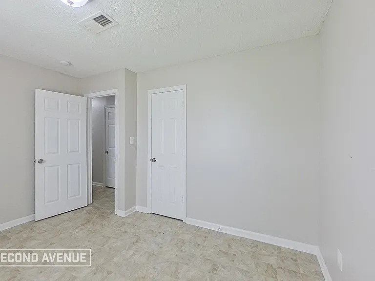 1739 Huntington Dr — Photo 9