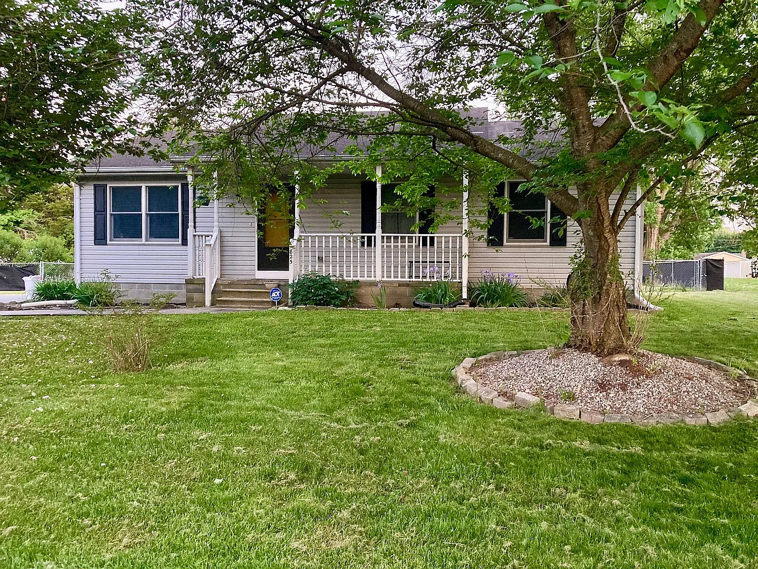 3 bed, 1232 sqft, $2,100 — Photo 1