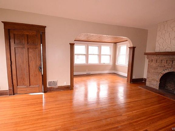 5th image of 261 Voorhees Ave