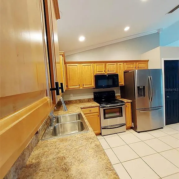 4031 Santa Barbara Dr — Photo 16