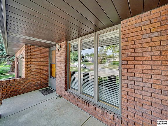4th image of 6021 Fleetwood Dr