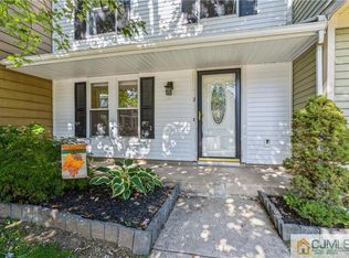 2 Robert Pearson Ct, Hamilton, NJ 08610