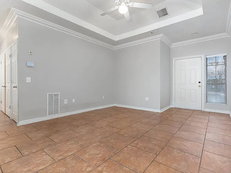 Meridian Place Apartments — Photo 32