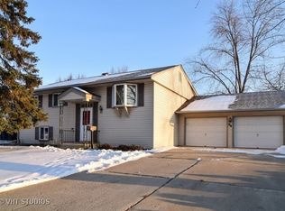 314 E Maxon Ln, Streamwood, IL