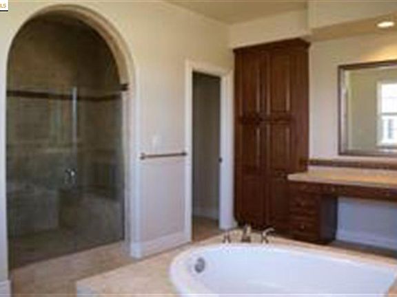 5th image of 612 Martingale Ct