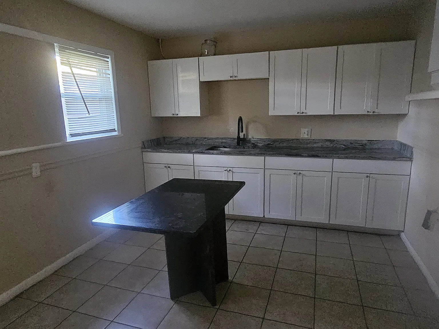 4 bed, 1700 sqft, $1,800 — Photo 4
